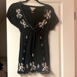 Short sleeve embroidered blouse